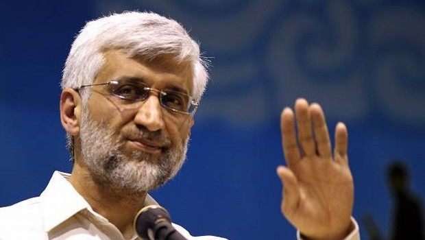 Iranian presidential candidate and lead nuclear negotiator Saeed Jalili waves to supporters during a campaign rally in Tehran on May 24, 2013. (AFP Photo) 