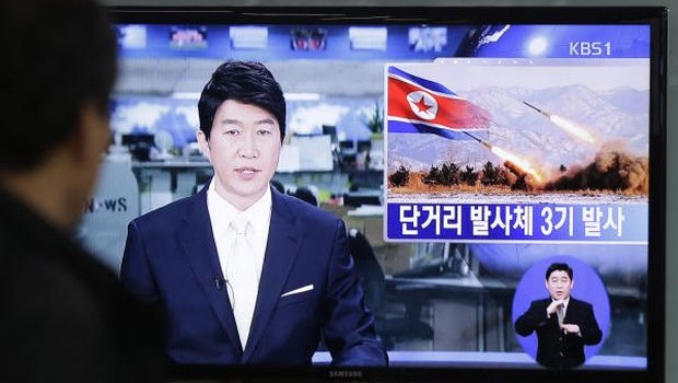 A South Korean man watches a TV news reporting missile launch conducted by North Korea, at a Seoul Train Station in Seoul, South Korea, Saturday, May 18, 2013. (AP Photo/Ahn Young-joon)