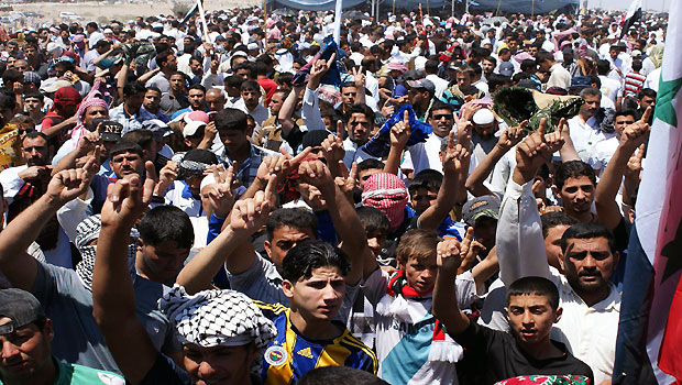 Sunni Muslims chant "Allahu Akbar", meaning "God is great", during an anti-government demonstration in Falluja, 50 km (31 miles) west of Baghdad April 26, 2013.  (REUTERS/Mohanned Faisal)