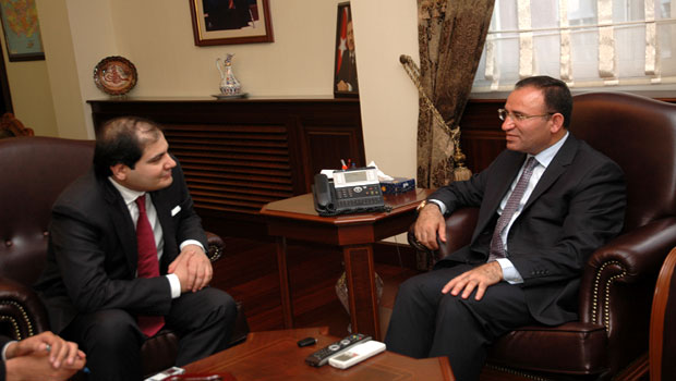 Asharq Al-Awsat editor-in-chief Dr. Adel Al-Toraifi interviewing Turkish deputy PM Bekir Bozdağ. (AAA)