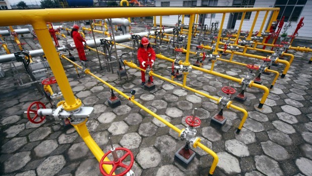 Employees of China National Petroleum Corporation carry out routine checks at a gas refinery in Suining, Sichuan province, on November 19, 2009 (REUTERS/Stringer)