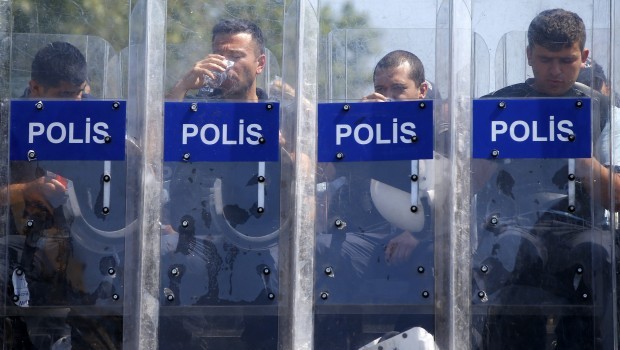 Turkish police guard the entrance of Gezi Park at Taksim Square in Istanbul June 17, 2013 (REUTERS/Marko Djurica)