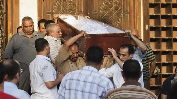 Egyptians carry the coffin of a Shiite man, who was killed last night along with three others by a mob, during a funeral in El-Sayeda Nafisa Mosque in Cairo on June 24, 2013. AFP PHOTO/GIANLUIGI GUERCIA