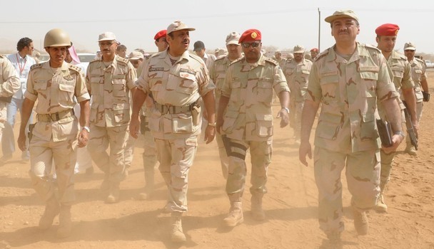 Saudi deputy Defence Minister Prince Khaled bin Sultan (3rd right) visits troops in the southwestern province of Jizan near the border with Yemen on November 10, 2009. Source: AFP Photo/STR