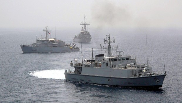 A US Navy handout photo shows ships breaking formation during the International Mine Countermeasures Exercise (IMCMEX) in May 2013. (AFP Photo/US Navy/MC2 Terah L. Mollise)