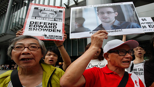 Protesters supporting Edward Snowden, a contractor at the National Security Agency (NSA), chant slogans before marching to U.S. Consulate in Hong Kong June 13, 2013. (Reuters/Bobby Yip)