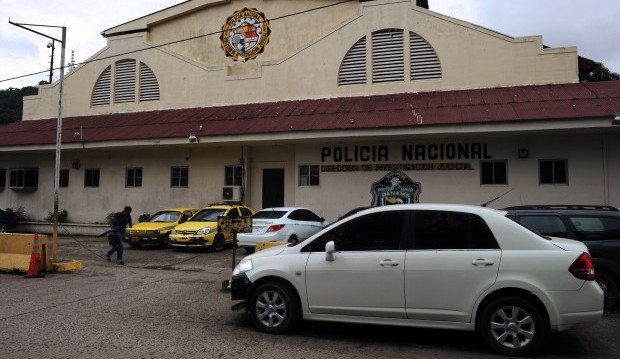 View of the facade of the National Police of Panama (DIJ) headquarters in Panama City on July 19, 2013. (AFP/Rodrigo Arangua)