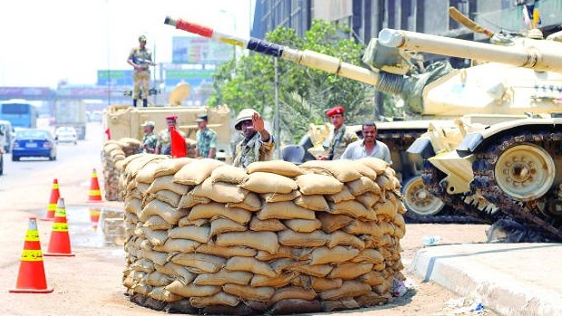 Egyptian army soldiers are seen deployed ahead of demonstrations against Egyptian President Mohamed Mursi, in Cairo June 28, 2013. REUTERS/Amr Abdallah Dalsh