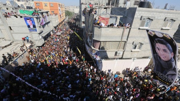Fans wait for the arrival of Palestinian "Arab Idol" Mohammed Assaf in front his home in Khan Yunis town in the southern Gaza Strip June 25, 2013. Source: AFP Photo/Mahmud Hams