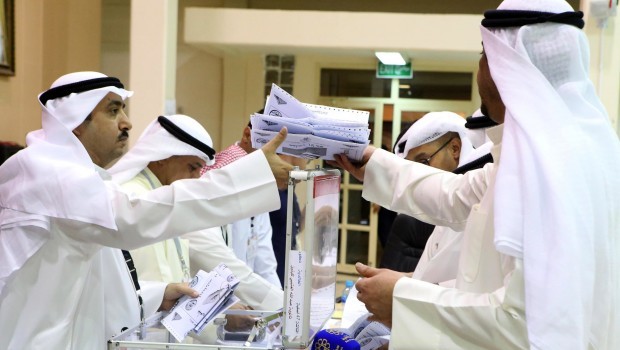 Kuwaiti judges and their aides count the ballots at a polling station after closure of voting in al-Khaldeyya district of Kuwait city, on July 27, 2013. Source: AFP Photo/Yasser Al-Zayyat