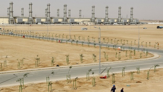 Power plant at Saudi Electricity Company's Central Operation Area, south of Riyadh, April 27, 2012. (photo by REUTERS/Fahad Shadeed)