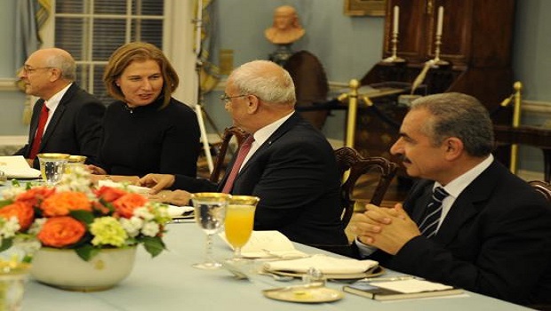 Israeli Justice Minister Tzipi Livni chats with Palestinian Chief Negotiator Saeb Erekat at a dinner hosted by US Secretary of State John Kerry, before the opening of Middle East peace talks at the State Department in Washington, DC, USA, 29 July 2013. EPA/MIKE THEILER