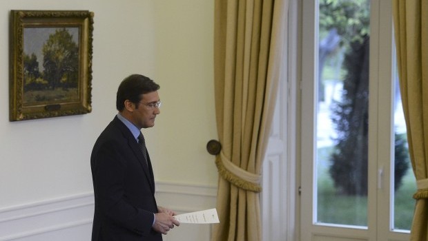 Portuguese Prime Minister Pedro Passos Coelho addresses the nation from his official residence at Sao Bento palace in Lisbon on July 2, 2013. Source: AFP Photo/Francisco Leong
