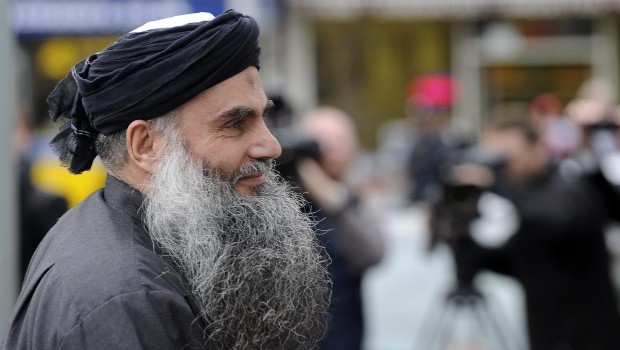 Abu Qatada returns to his north London home after being freed on bail in England, on November 13, 2012. (EPA/Andy Rain)