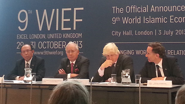 From left to right: WIEF Chairman Tun Musa Hitam, Prime Minister of Malaysia Dato Sri Mohd Najib Tun Razak, Mayor of London Boris Johnson, Minister for Trade and Investment Lord Stephen Green at the 9th WIEF press conference in City Hall, London on July 3, 2013. (Asharq Al-Awsat) 