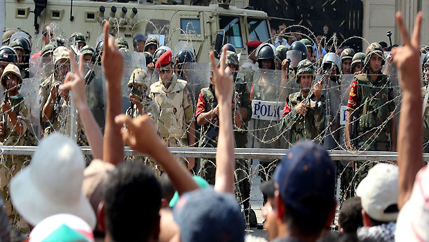 upporters of the ousted Egyptian President Mohamed Morsi gather next the headquarters of the Republican Guard, in Cairo, Egypt, 05 July 2013. (EPA/Mohammed Saber)
