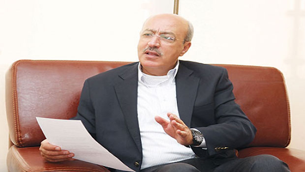 Jamal Al-Shamayleh, Jordanian ambassador to Saudi Arabia, gestures as he speaks to Asharq Al-Awsat in his office in Riyadh. (Khaled El-Masri)