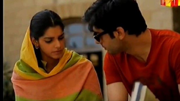 Sanam Saeed (left) and Fawad Khan (right) in a scene from 'Zindgi Gulzar Hai' (HUM TV)