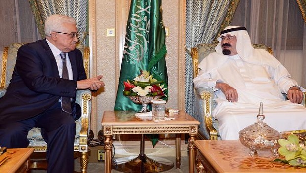 A photograph supplied by the Palestinian Authority on 07 August 2013 shows Palestinian President Mahmoud Abbas (L) meeting with Saudi King Abdullah Bin Abdulaziz Al Saud in Mecca, Saudi Arabia, August 6, 2013. EPA/THAER GHANAIM
