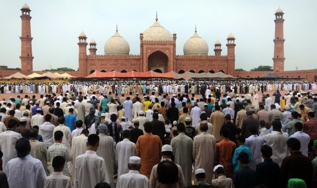 Pakistani Muslims offer Eid al-Fitr prayers at the Badshahi Mosque during the first day of their religious festival in Lahore on August 9, 2013. (AFP/Arif Ali)