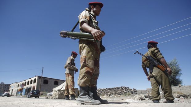 Army troopers man a checkpoint on a street in Sanaa October 28, 2013. Yemeni authorities have tightened security in the capital city and other main cities following a spate of assassinations, state media reported. REUTERS/Khaled Abdullah