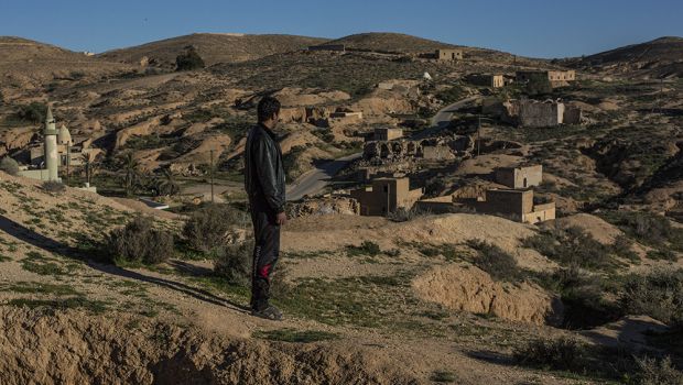 A former revolutionary looks out over the town of Zintan, Libya (Asharq Al-Awsat)