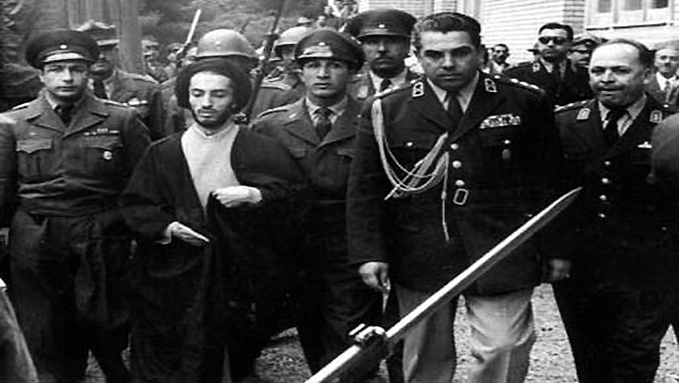 Image of Navvab Safavi being escorted to court by Iranian police. (Asharq Al-Awsat)