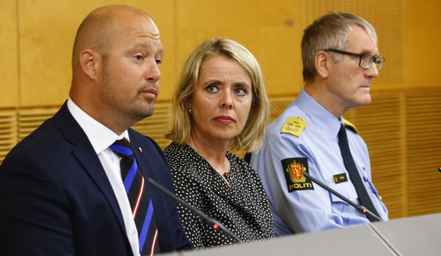 Norway's Minister of Justice and Public Security, Anders Anundsen (L), the head of the Norwegian intelligence service (PST), Benedicte Bjoernland and head of the police Vidar Refvik attend a press conference in Oslo on July, 24, 2014. (AFP PHOTO / NTB scanpix / HEIKO JUNGE)