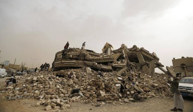 People look through the wreckage of the headquarters of Yemen's Islamist Al-Islah Party in the northwestern city of Amran on July 14, 2014. (Reuters/Khaled Abdullah)