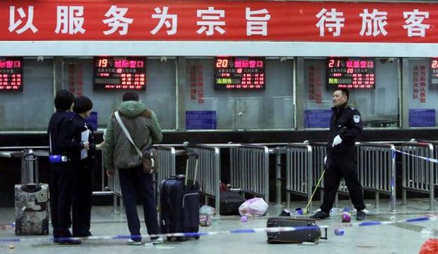 This file photo taken on March 2, 2014 shows Chinese police investigators inspecting the scene of an attack at the railway station in Kunming, in southwest China's Yunnan province. (AFP Photo/Files)