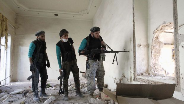 Free Syrian Army fighters carry their weapons as they peek out from a room during clashes with forces loyal to Syria's President Bashar Al-Assad in the old city of Aleppo on April 27, 2014. (Reuters/Jalal Al-Mamo)