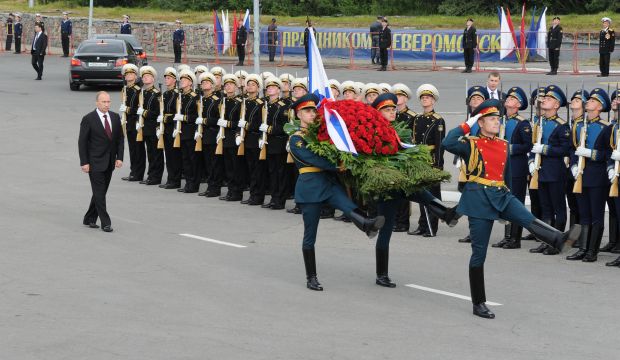 Russian President Vladimir Putin (L) takes part in a wreath laying ceremony to mark the Day of the Russian Navy in Severomorsk, Russia, on Sunday July 27, 2014.  (AP Photo/RIA Novosti Kremlin/Mikhail Klimentyev/Presidential Press Service)