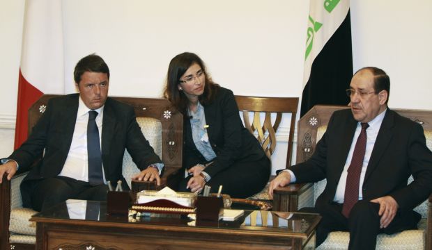 Iraq's former prime minister Nuri al-Maliki (R) speaks with Italy's Prime Minister Matteo Renzi (L) during their meeting in Baghdad August 20, 2014. (Reuters/Mahmoud Raouf Mahmoud)