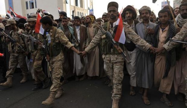 Yemeni soldiers join thousands of protesters in an anti-Houthi movement protest in Sana’a, Yemen, on August 24, 2014. (EPA/Yahya Arhab)