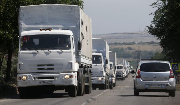 Russian convoy carrying humanitarian aid for Ukraine drives in the direction of the Ukrainian border near the town of Donetsk on August 22, 2014. (Reuters/Alexander Demianchuk)