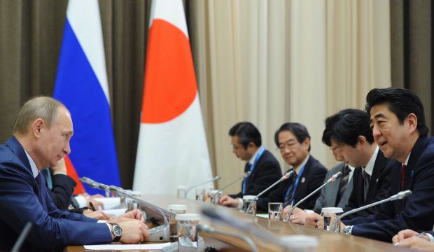Russian President Vladimir Putin, (L), and Japanese Prime Minister Shinzo Abe meet in the Bocharov Ruchei residence in Sochi, Russia on February 8, 2014. (AP Photo/RIA-Novosti, Mikhail Klimentyev, Presidential Press Service, File)
