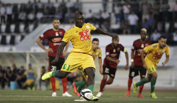 JS Kabylie's Cameroonian striker Albert Ebosse (C) converts a penalty during his team's match with USM Alger in the city of Tizi Ouzou on August 23, 2014. (AFP Photo/Stringer)