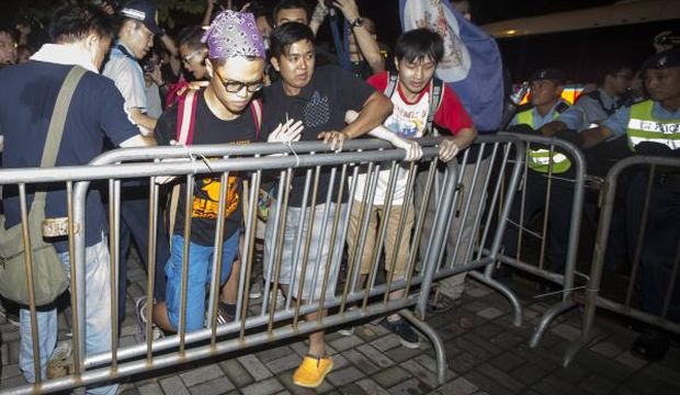 Occupy Central protesters confront police as they march in Hong Kong. (Reuters)