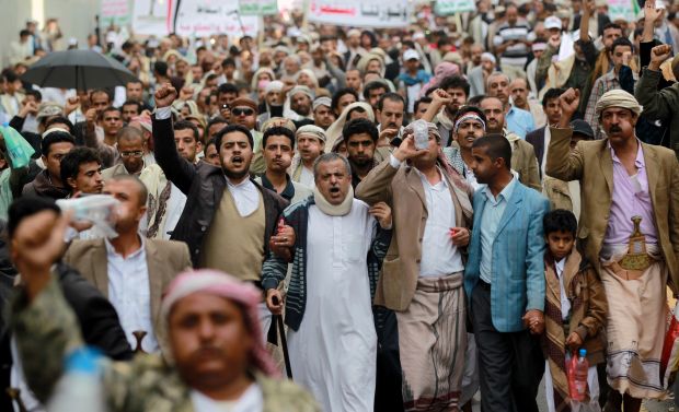 Supporters of the Shi'ite Houthi movement shout slogans during an anti-government protest on August 27, 2014 in the Yemeni capital Sana'a.  (AFP/Mohammed Huwais)