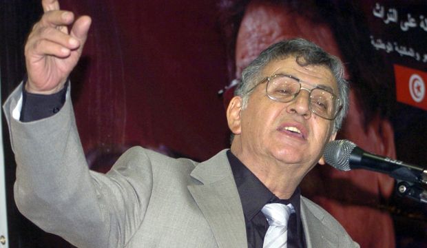 Palestinian poet Samih Al-Qasim reads a poem during a literary evening in Tunis on September 24, 2008. (AFP Photo/Fethi Belaid)