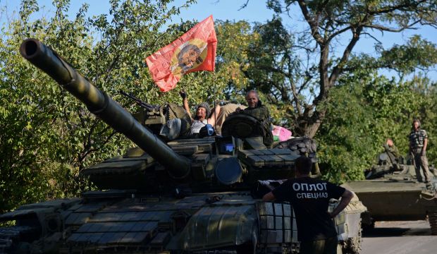Pro-Russian fighters sit ontop of a tank in Starobesheve, southeast of Donetsk, on August 31, 2014. (AFP PHOTO / FRANCISCO LEONG)
