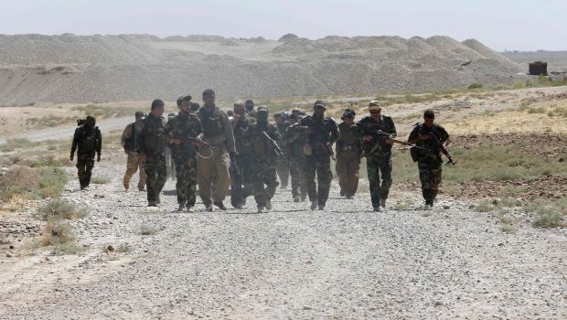 Kurdish Peshmerga fighters advance at the front line during clashes with Islamic State of Iraq and Syria at Buyuk Yeniga village. (Reuters Photo)