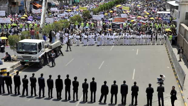 Yemen Shi'ite Houthis hold funeral for slain protesters. (EPA Photo)