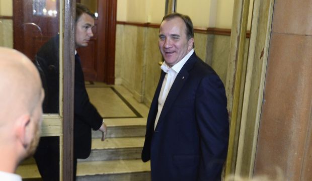 Sweden's center-left Social Democrat leader Stefan Lofven arrives at his home in central Stockholm after the general election, September 14, 2014. (REUTERS/Claudio Bresciani/TT News Agency)