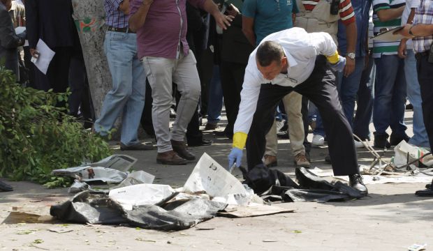 Forensic workers and policemen carry out investigations at the scene of a bomb blast in Cairo, on September 21, 2014. (Reuters/Asmaa Waguih)