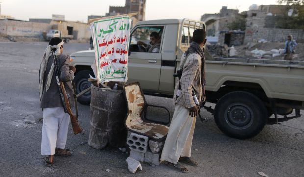 Shi'ite Houthi rebels man a checkpoint in the Yemeni capital Sana'a, on September 27, 2014. (Reuters/Khaled Abdullah)