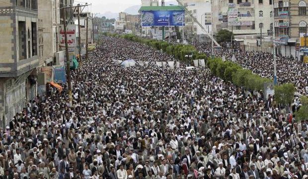 Supporters of the Shi'ite Houthi movement attend an anti-government rally in the Yemeni capital Sana’a on August 29, 2014. (Reuters/Khaled Abdullah)