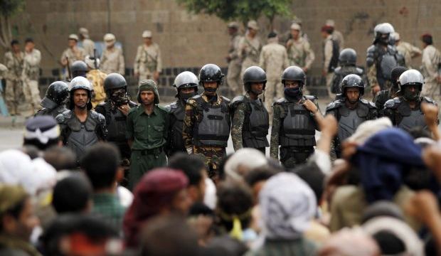 Followers of the Shi'ite Houthi movement stand in front of riot police near the cabinet building in Sana'a, Yemen, on September 9, 2014. (Reuters/Mohamed Al-Sayaghi)