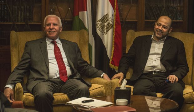 Chief Palestinian negotiator Azzam Al-Ahmad (L) of the Fatah movement and Hamas's exiled deputy leader Musa Abu-Marzuq meet at a hotel in Cairo, Egypt, on September 24, 2014. (AFP Photo/Khaled Desouki)