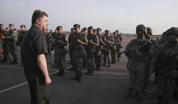 Ukrainian President Petro Poroshenko, left,  inspects military personnel during his visit to the southern coastal town of Mariupol, Ukraine, Monday, Sept. 8, 2014.  (AP Photo/Mikhail Palinchak)